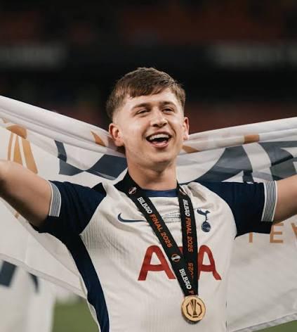 "I just want to go back to Tottenham and hopefully get myself a place in the team," he said. "Obviously we have got that experience of winning that trophy in the Europa League and that's what I want to do at Tottenham. I just want to bring them special moments to the fans really."