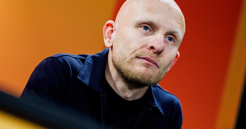 Veurink wil publiek tegemoetkomen: "Vaker eerder op de avond spelen" (Oranje Leeuwinnen)