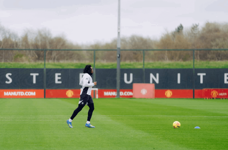 [ManUtd] Patrick Chinazaekpere Dorgu has taken a new step on his road to recovery, he has progressed to working on the pitches on an individual basis at our training base.