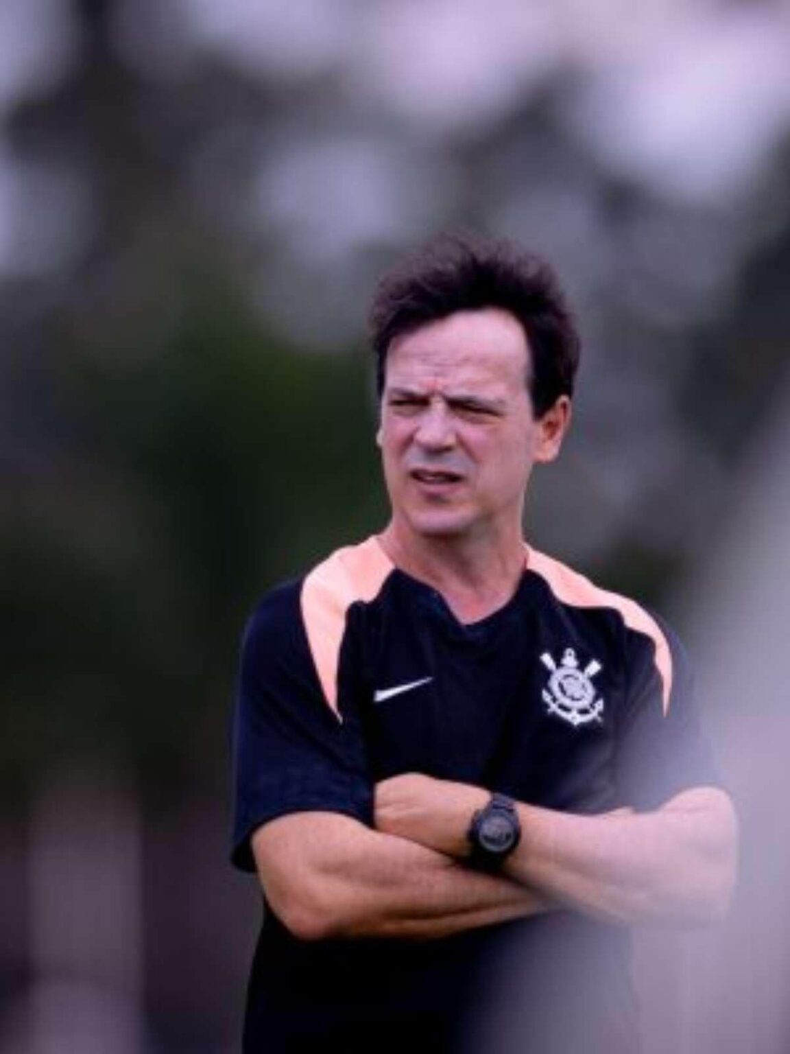 Esse simples homem conseguiu segurar o maior rival com apenas 9 jogadores em campo