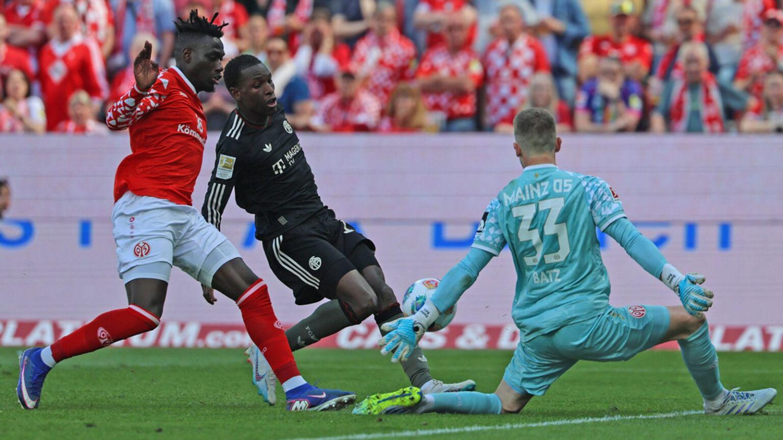 "Wir werden die Kaufoption für Nicolas Jackson nicht ziehen": Eberl äußert sich über Zukunft des Chelsea-Spielers. Nach Sky Sport Infos forciert der FCB derzeit auch keine weitere Leihe.