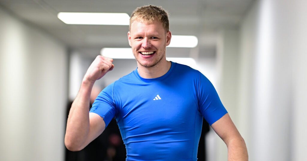 Ramsdale wins March's Premier League Save of the Month ...