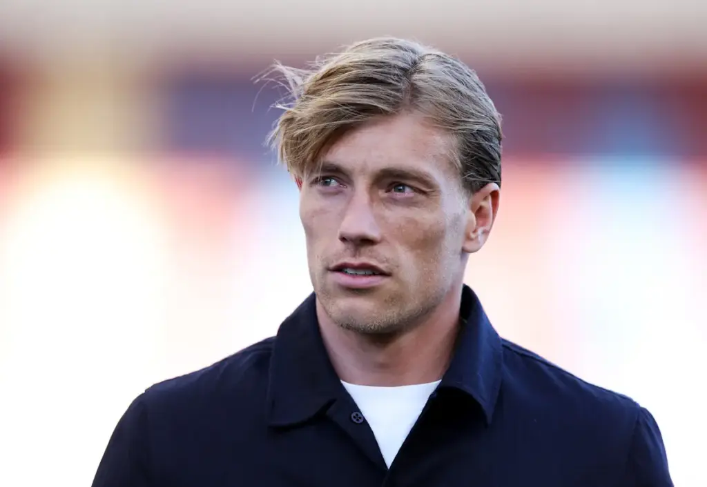 Zian Flemming arrives before a Burnley game