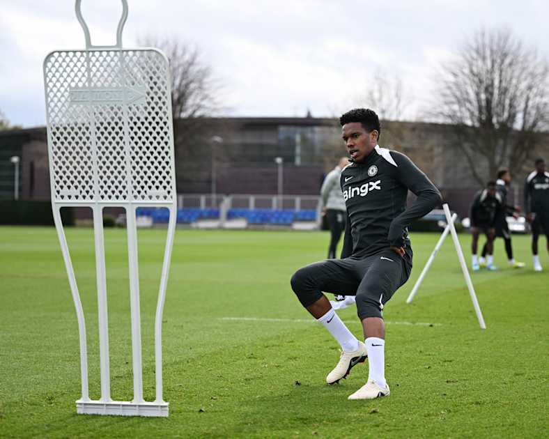 Training gallery: Chelsea train on Good Friday