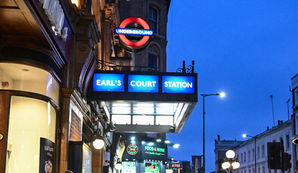 Man Utd game travel warning - Fulham Broadway open; some District & Piccadilly Line disruption | News | Official Site