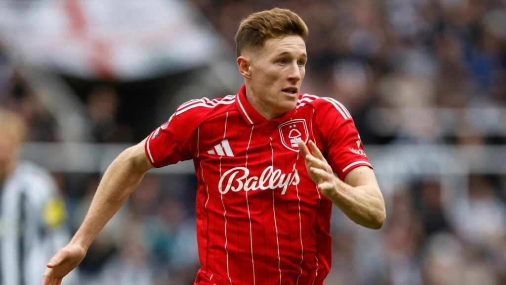 Elliot Anderson running while playing for Nottingham Forest