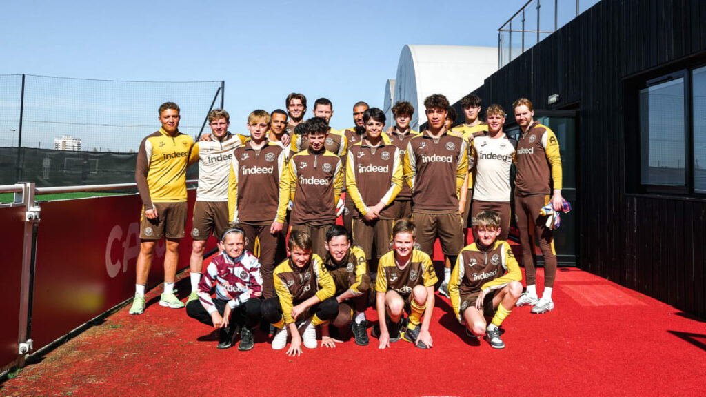 Caoimhín Kelleher Kelleher leads Chris Ramsey Goalkeeper Day at Jersey Road | Brentford FC