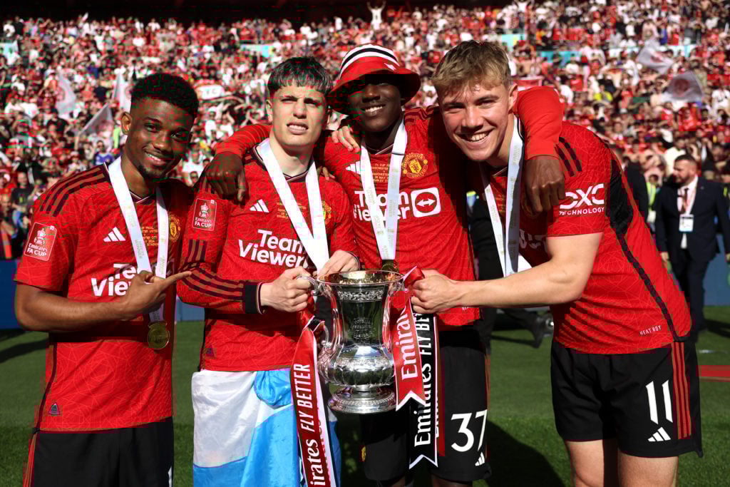 Amad, Alejandro Garnacho, Kobbie Mainoo and Rasmus Hojlund with FA Cup.