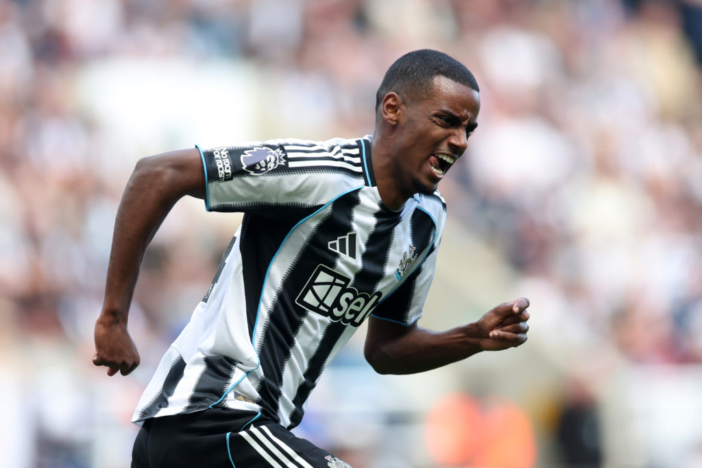 Alexander Isak chases the ball during Newcastle United vs Everton.