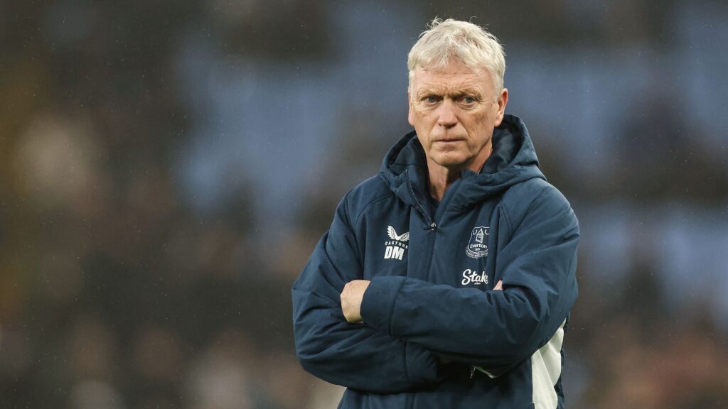 Everton boss David Moyes mockingly claims Liverpool get ALL the decisions as he fires back at Arne Slot's Anfield ref complaints