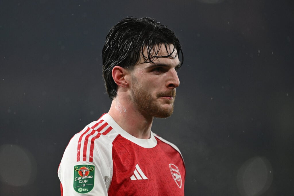 Declan Rice playing for Arsenal FC against Chelsea FC in the Carabao Cup semi-final.