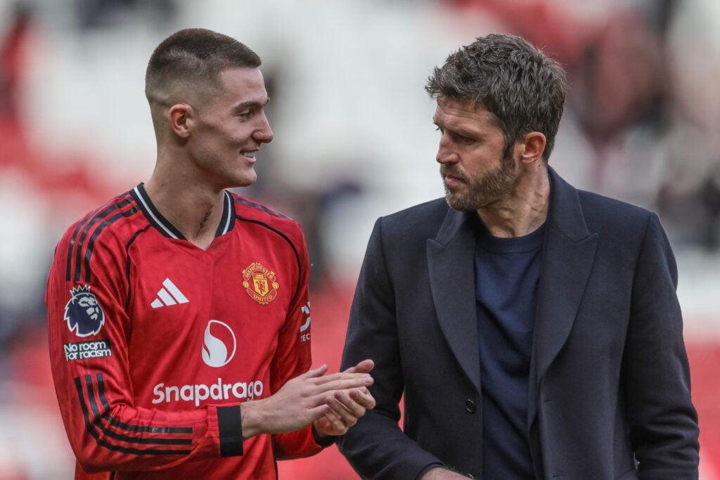 Michael Carrick speaks with Benjamin Sesko during the Premier League match between Manchester United and Crystal Palace at Old Trafford in Manchester, England, in 2026.