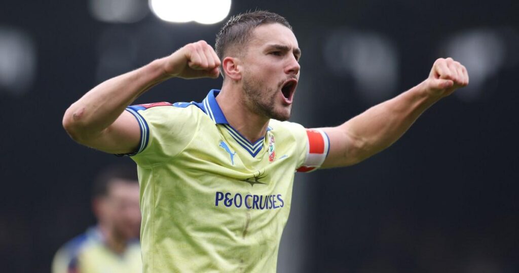 Why are Southampton wearing yellow kit with no names against Arsenal in FA Cup?