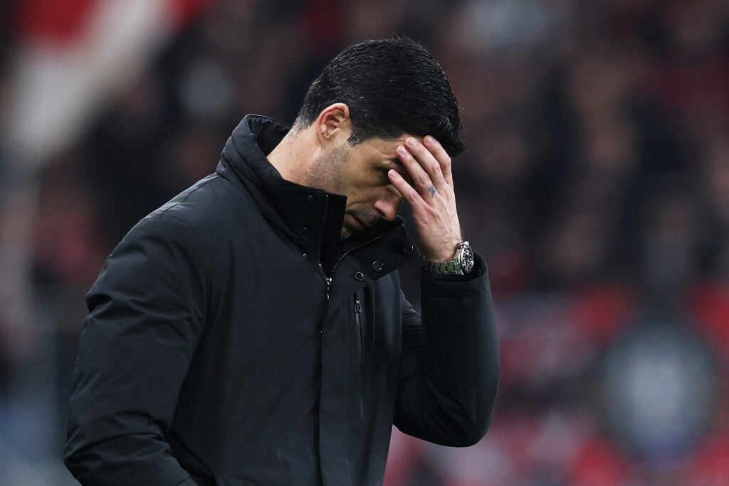Mikel Arteta looking dejected during an Arsenal game