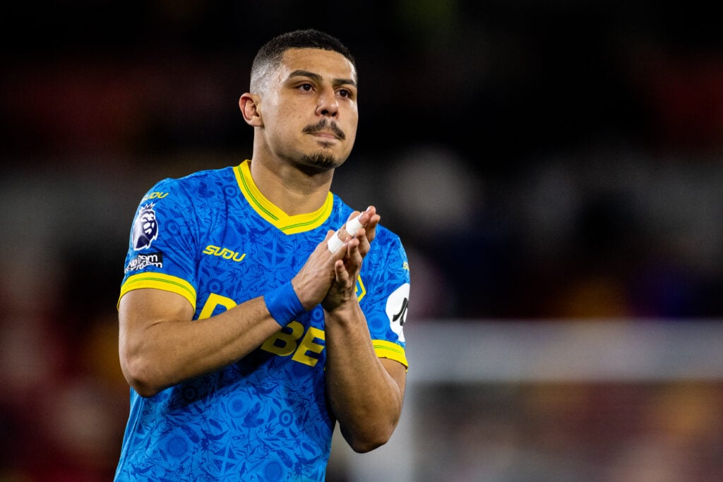 Andre claps the fans.