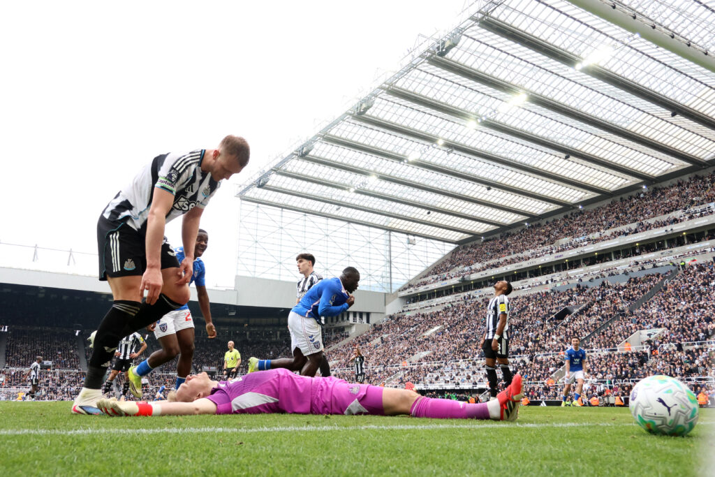 Newcastle United players look dejected after Brian Brobbey scores for Sunderland.