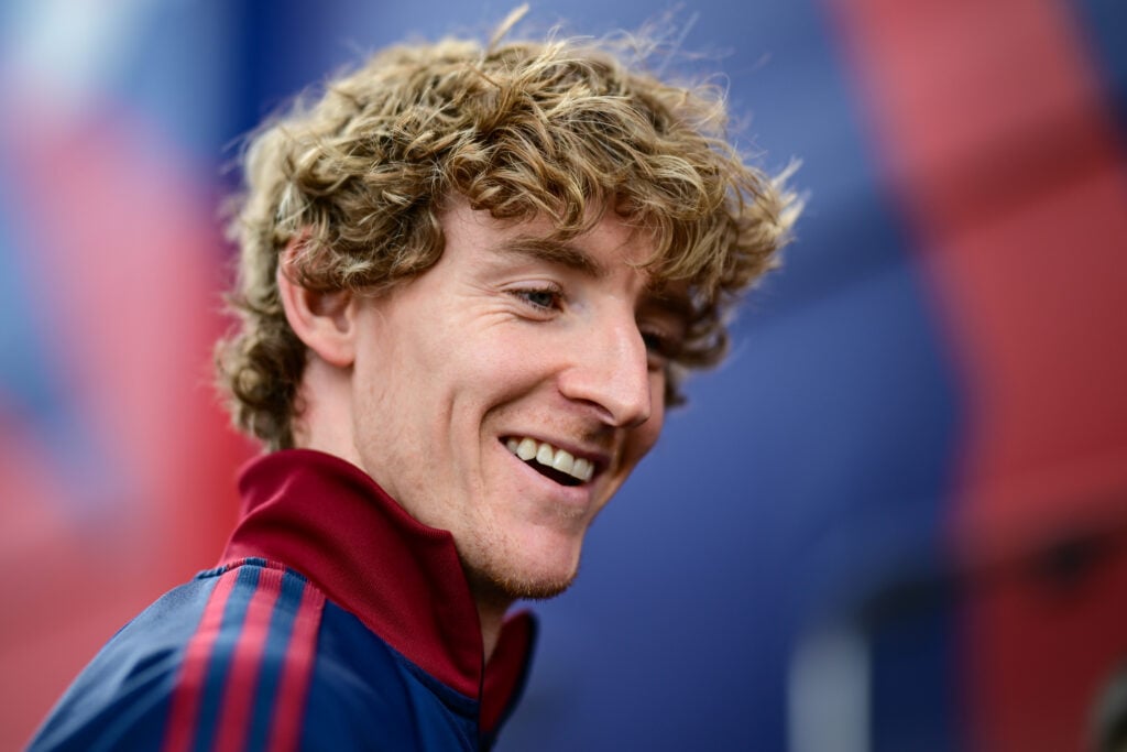 Anthony Gordon of Newcastle United (10) arrives for the Premier League match between Crystal Palace and Newcastle United at Selhurst Park.
