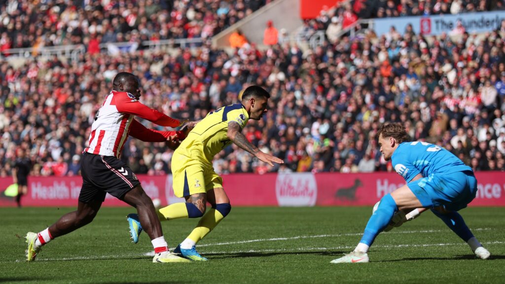 Cristian Romero receives a devastating injury diagnosis after Brobbey’s push