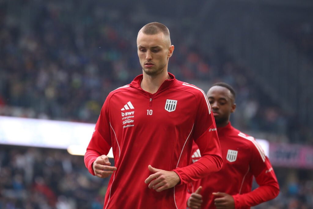 Sasa Kalajdzic warming up for LASK.