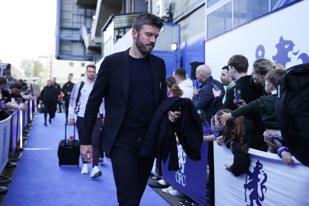 Michael Carrick arrives with players at Stamford Bridge