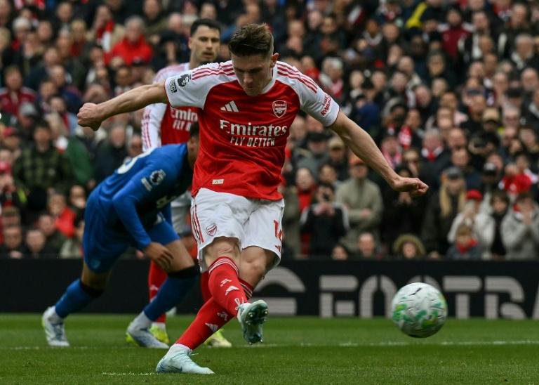 Arsenal defeat blows Premier League title race wide open