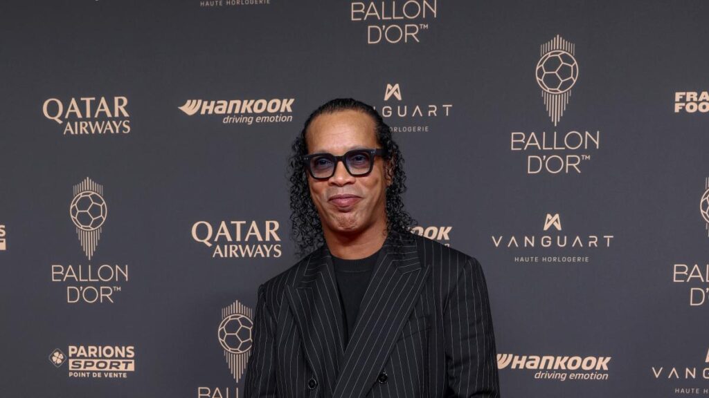 Ronaldinho: “I lived magical moments in Barcelona. I won extraordinary trophies with great players by my side. It was a wonderful era.”