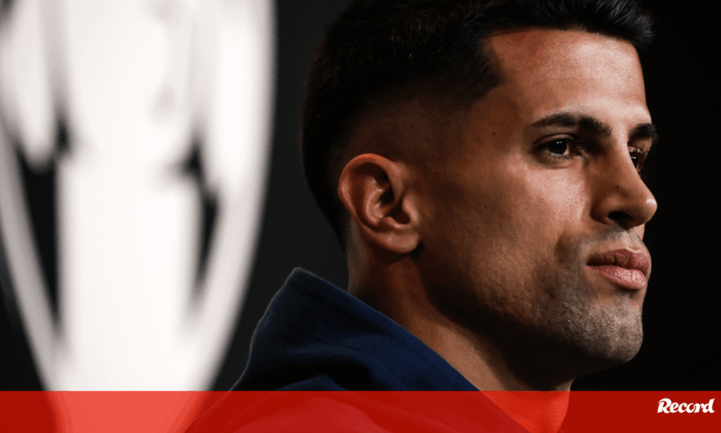 Cancelo fala do sonho "óbvio" de voltar ao Benfica e revela: «Gostava de ser treinado por Mourinho» - Benfica - Jornal Record