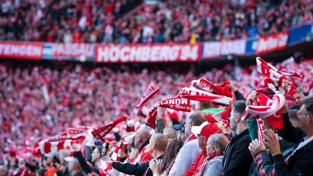 Massenschlägerei vor Bayern-VfB bringt Polizei an Kapazitätsgrenze: 1000 Fans beteiligt, 500 in Gewahrsam