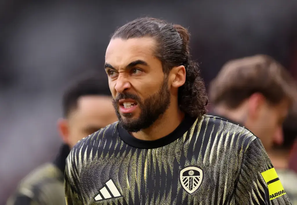 Dominic Calvert-Lewin warms up before a Leeds United game