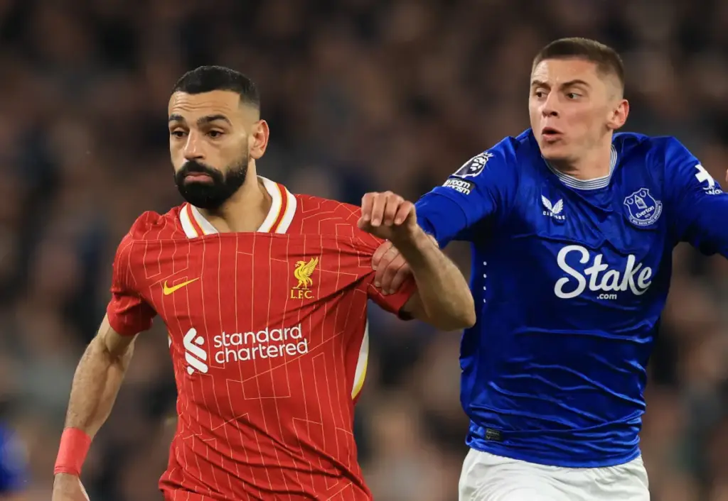 Liverpool attacker Mohamed Salah gets in front of Everton's Vitaliy Mykolenko