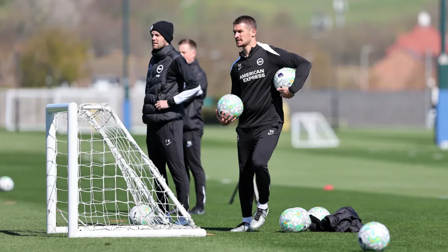 Dario Vidosic alongside Fabian Hurzeler during a training session this week. 📸 by Paul Hazlewood.