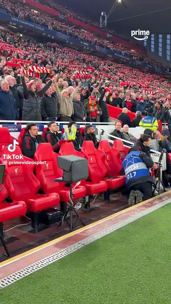 Mo Salah listening to YNWA on an UCL last night on the bench