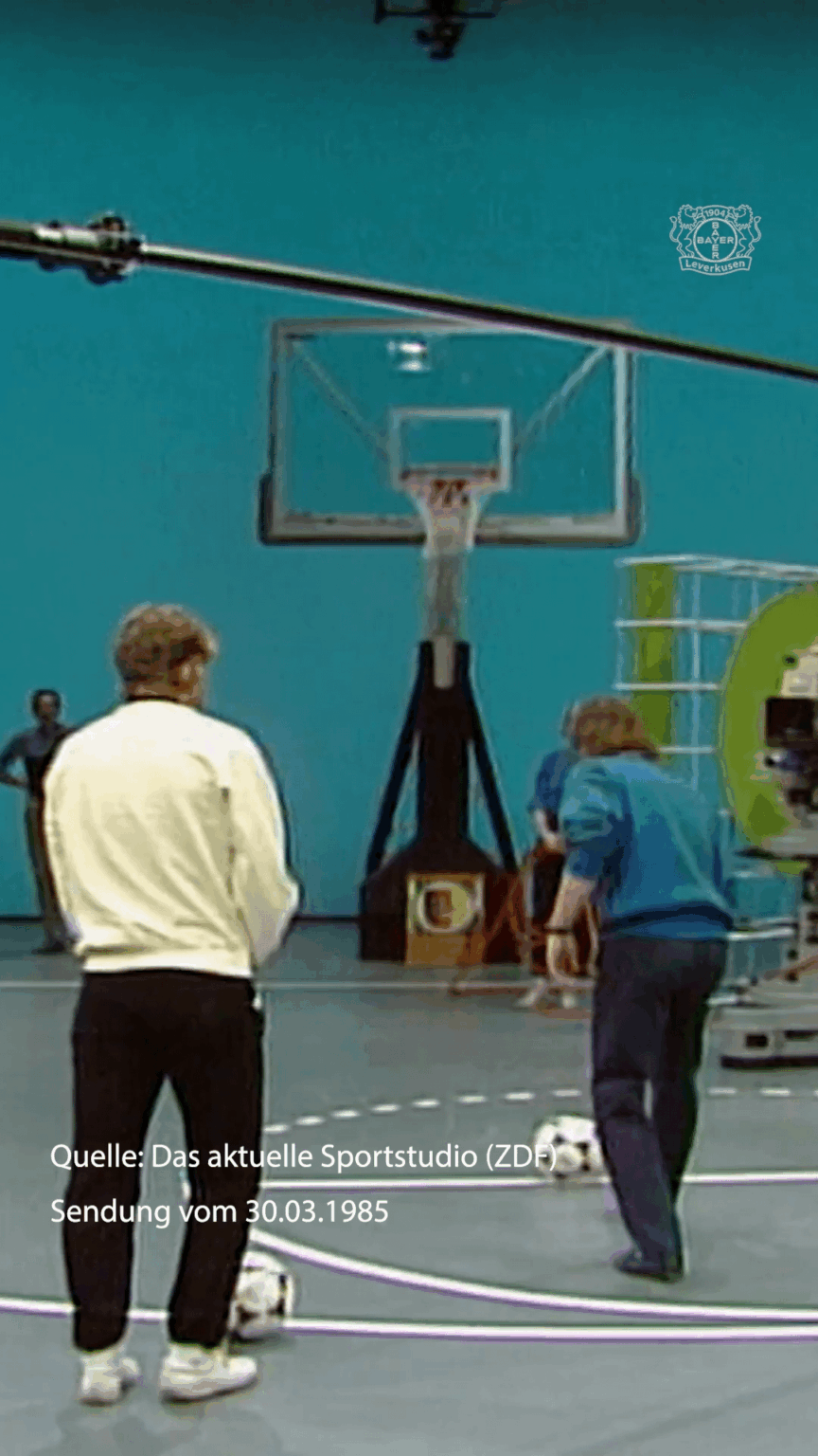 Rudi Völler goes 5/6 at the ZDF Sportstudio Torwand (1985)
