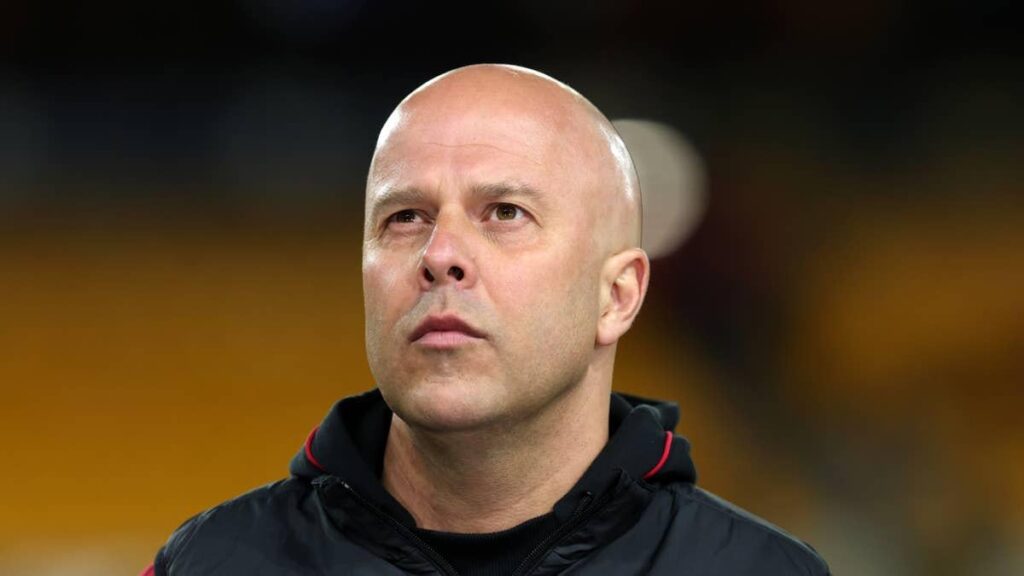 Carragher Calls Out Arne Slot for Benching Mo Salah vs PSG