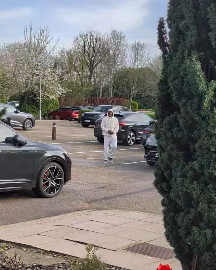 Ebs gets the perfect welcome from Win 🐾