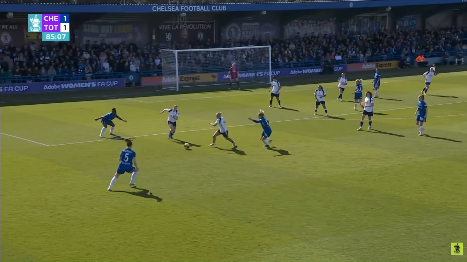 Veerle Buurman regains the lead for Chelsea in the dying minutes.