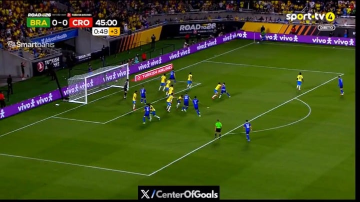 Long pass from Matheus Cunha to Vinícius Jr, starting a counterattack against Croatia. Brazil [1]x0 Croatia.