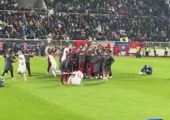 Yildiz consoling Zhegrova after the game between Turkey and Kosovo. Famiglia Bianconera🏳️🏴❤️