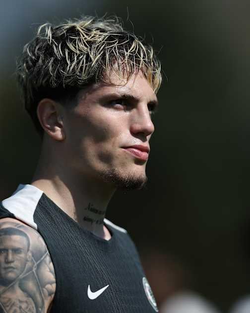 [Official Website] Garnacho on Chelsea life: "I wake up, come to the training ground for breakfast and then start training. After training, you can have gym, for example, or you have to do some treatment. Then I go home and I’m with my son for the rest of the day. Life here is normal and I’m happy."