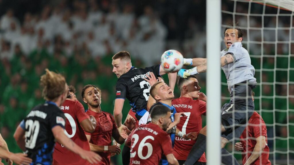 Spätes Ausgleichstor: Hannover wahrt Aufstiegschance gegen Paderborn