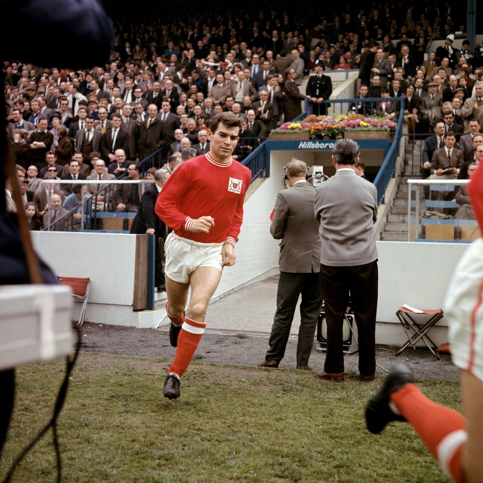 Derby County and Nottingham Forest midfielder Henry Newton dies aged 82