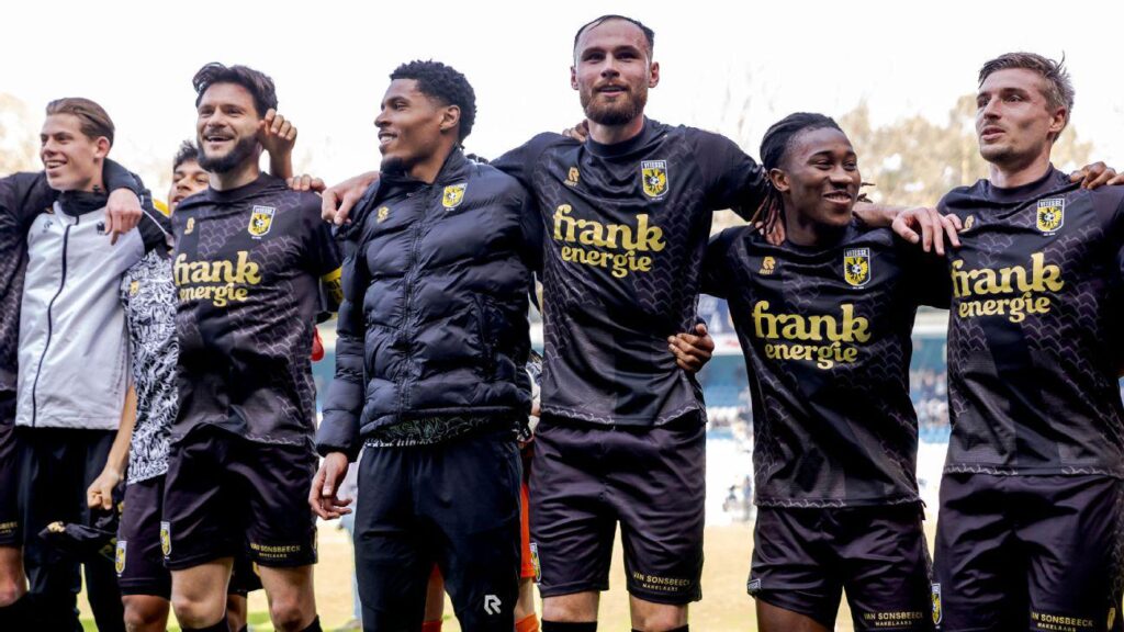 Vitesse van bizarre seizoensstart naar hoop op play-offs: "Heel bizar"