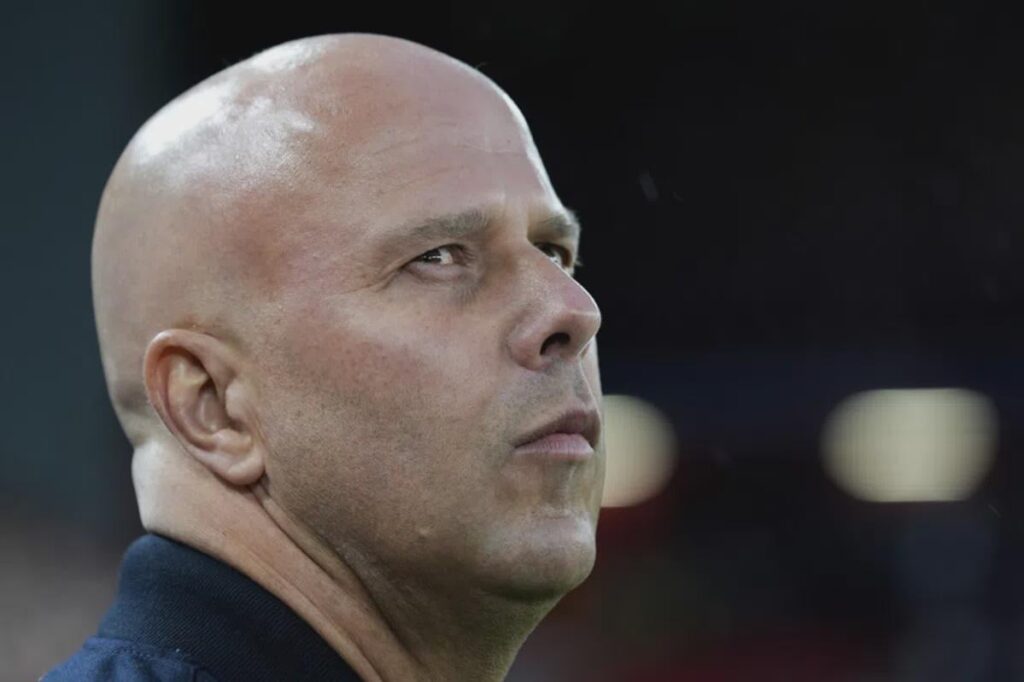 Engelse media: Liverpool ook volgend seizoen door met Arne Slot als trainer.