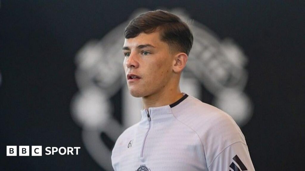 Shea Lacey: Man Utd forward 'can fully transition into first team eventually'