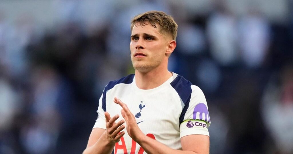 Micky van de Ven transfer choice revealed between Man Utd and Liverpool