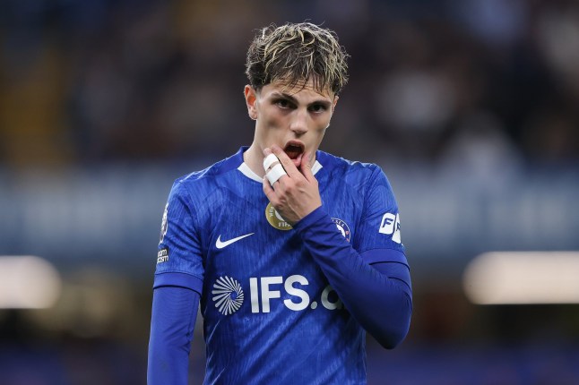 LONDON, ENGLAND - APRIL 18: Alejandro Garnacho of Chelsea looks dejected during the Premier League match between Chelsea and Manchester United at Stamford Bridge on April 18, 2026 in London, England. (Photo by James Gill - Danehouse/Getty Images)