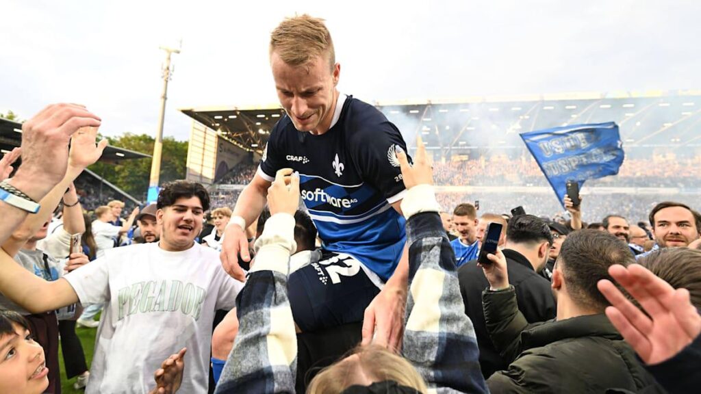 "Als Vereinslegende": Fabian Holland verlässt Darmstadt nach zwölf Jahren