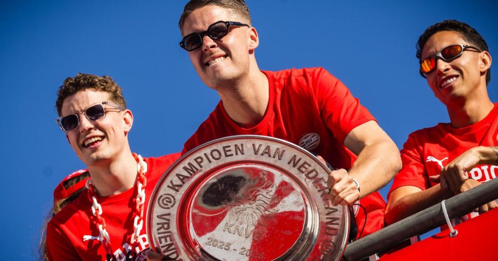 Drukke transferzomer begint voor PSV: voor meer dan 100 miljoen euro aan uitgaande transfers verwacht samen met meerdere aankopen op iedere linie. Joey Veerman heeft een clausule en kan voor rond de 20 miljoen euro vertrekken