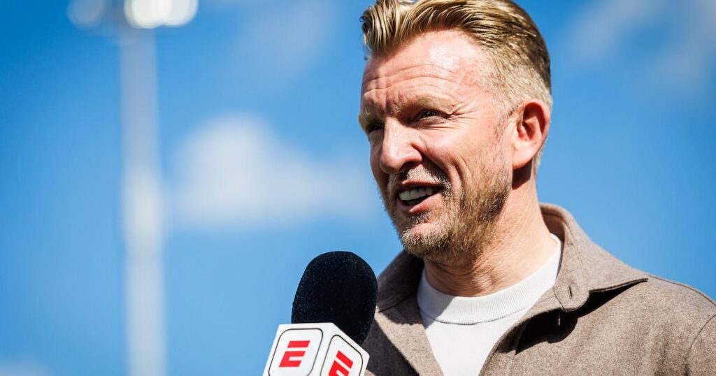 Dirk Kuyt tekent voor nog twee seizoenen als trainer van FC Dordrecht: ‘Ik ben hier enorm blij mee’