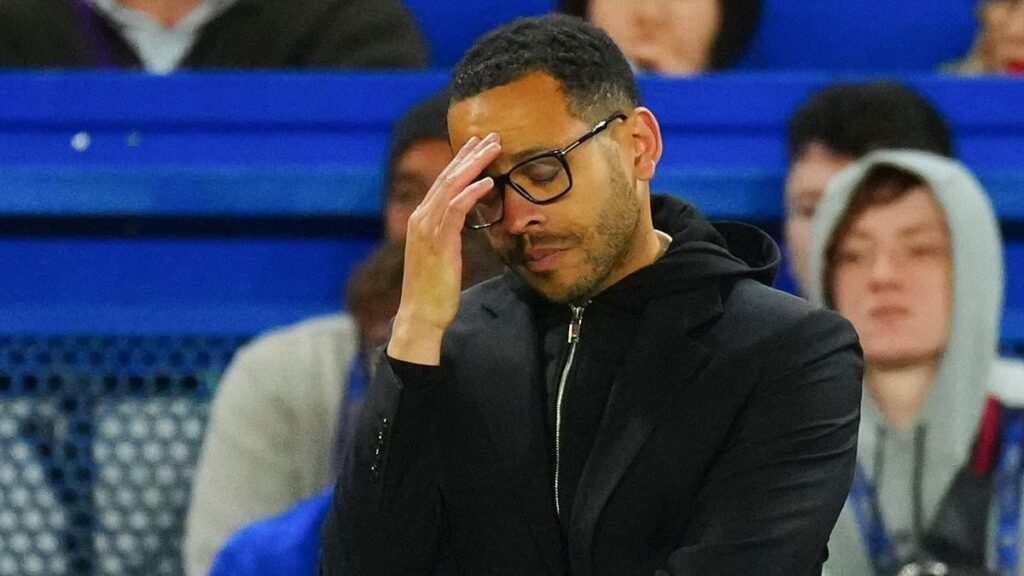 Kieran Gill: Rosenior went to clap the Matthew Harding stand but the feeling was not mutual. He was met with Boos, shouts telling him where to go and v-signs.